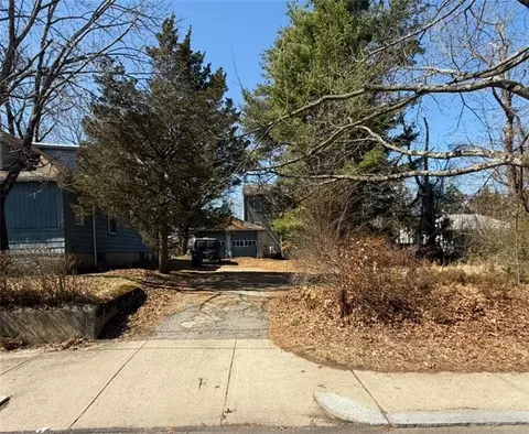 16 Van Ausdall St, Providence, RI 02909