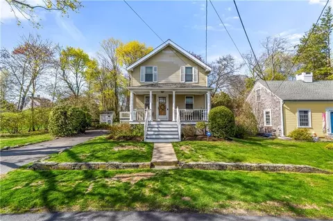 30 Miller Ave, Rumford, RI 02916