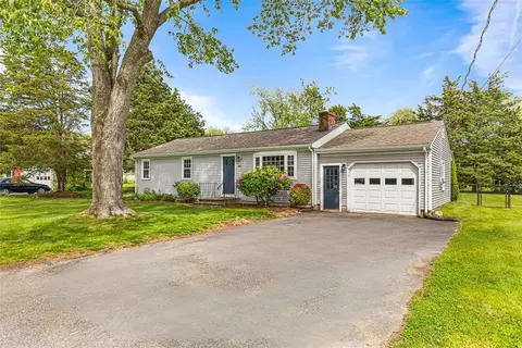 64 Flint Corn Rd, Portsmouth, RI 02871