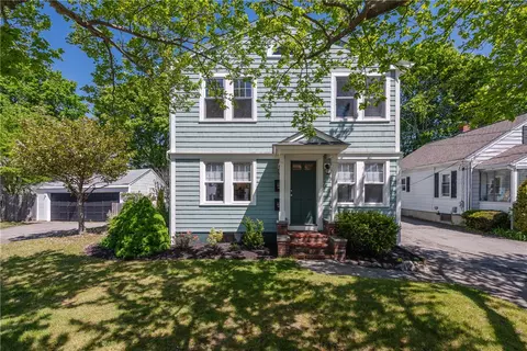467 Maple Avenue Ave, Barrington, RI 02806