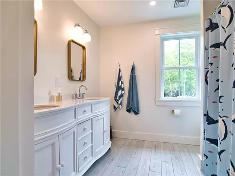 Bath - 1 Hinter Way, Little Compton, RI 02837 photo 6 of 8