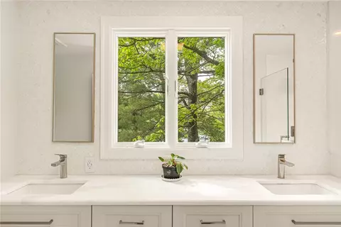 Bath - 12 Hazel Point Rd, Smithfield, RI 02917 photo 2 of 3