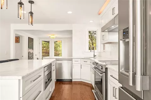 Kitchen - 12 Hazel Point Rd, Smithfield, RI 02917 photo 3 of 4