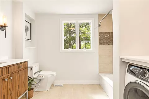 Bath - 12 Hazel Point Rd, Smithfield, RI 02917 photo 1 of 3