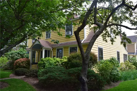 150 Fowler Ave, Pawtucket, RI 02860