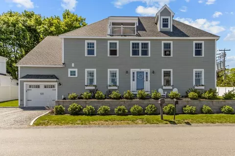 11 Narragansett Ave, Portsmouth, RI 02871