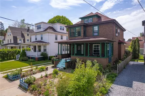 134 Arnold Ave, Cranston, RI 02905