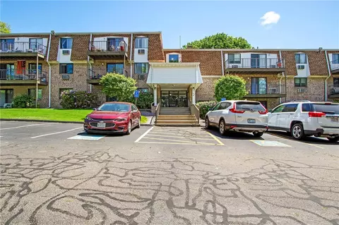 750 Quaker Ln #B204, East Greenwich, RI 02818