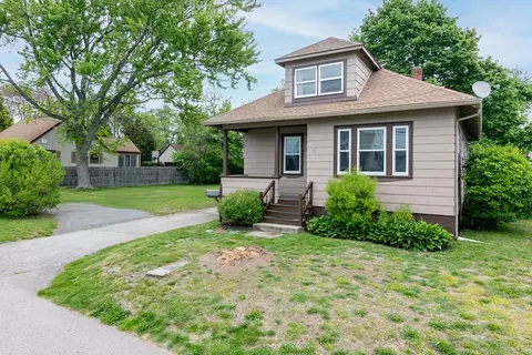 52 Chambly Ave, Warwick, RI 02888
