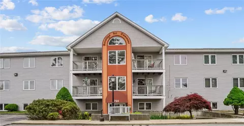 724 Beverage Hill Ave #304, Pawtucket, RI 02861