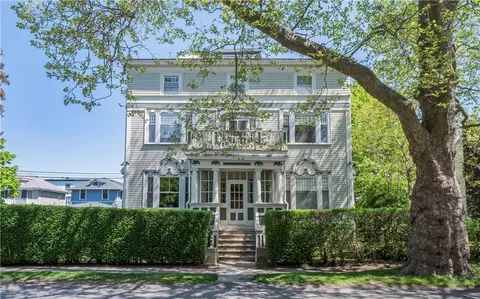 20 Berkeley Ave #4, Newport, RI 02840