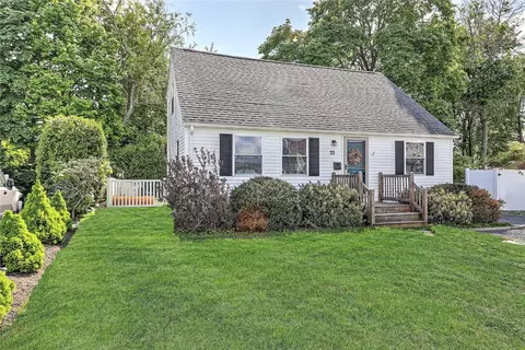 70 Boyce Ave, Barrington, RI 02806