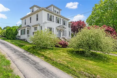 Exterior - 39 Summer St, Westerly, RI 02891 photo 5 of 8
