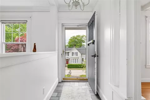 Entry Way - 39 Summer St, Westerly, RI 02891 photo 1 of 4