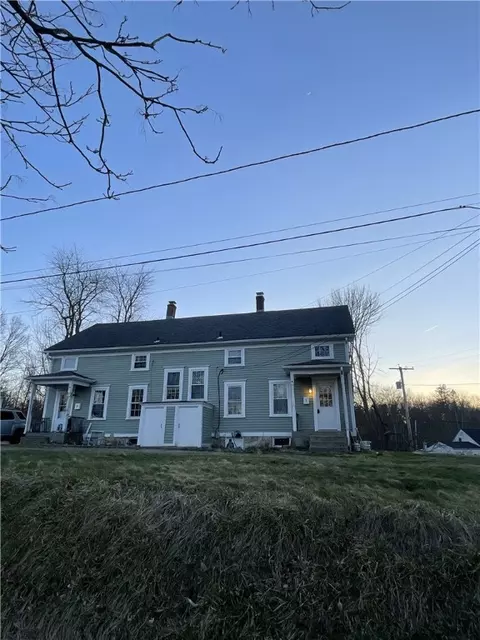 1 Richard Ct, Coventry, RI 02816