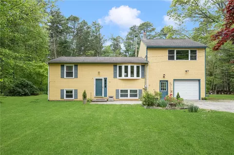 32 Crestmont Dr, Richmond, RI 02812