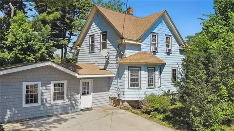 77 Park View Blvd, Cranston, RI 02910