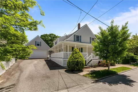 30 First School St, Bristol, RI 02809