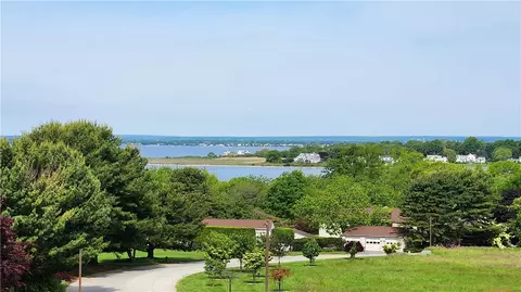 272 N Farm Dr, Bristol, RI 02809