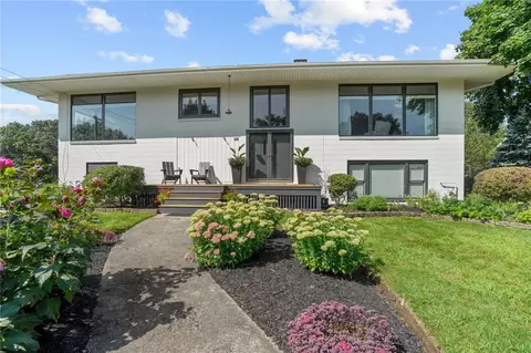 96 Roger Williams Dr, North Kingstown, RI 02852