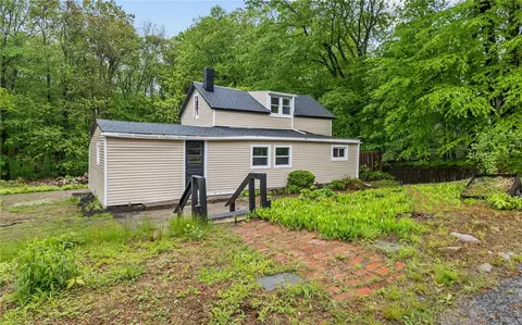75 Wheeller Ave, Johnston, RI 02919