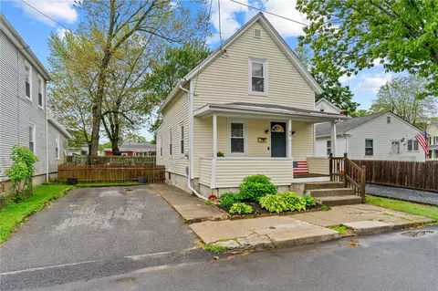 40 Glen St, East Providence, RI 02915