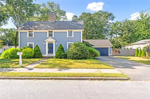 7 Massasoit Ave, Pawtucket, RI 02861