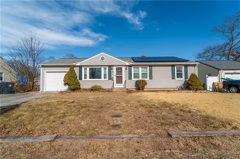 33 Merle St, Warwick, RI 02889