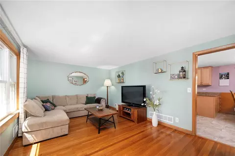 Living - 30 Grassmere St, Warwick, RI 02889 photo 2 of 2