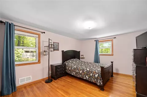 Bedroom - 30 Grassmere St, Warwick, RI 02889 photo 1 of 4