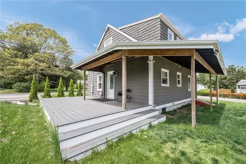 728 Stafford Rd, Tiverton, RI 02878
