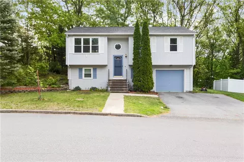 32 Lawnacre Dr, North Providence, RI 02911