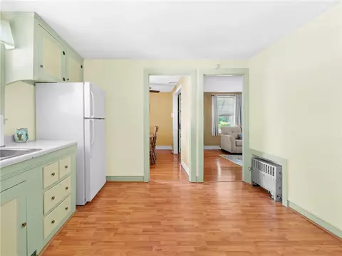 Entry Way - 25 Community Rd, Warwick, RI 02889 photo 2 of 4