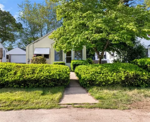 Exterior - 25 Community Rd, Warwick, RI 02889 photo 6 of 6