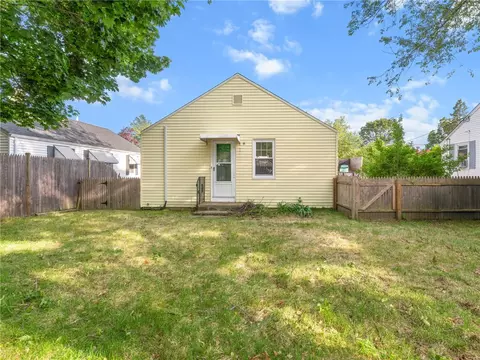 Exterior - 25 Community Rd, Warwick, RI 02889 photo 2 of 6