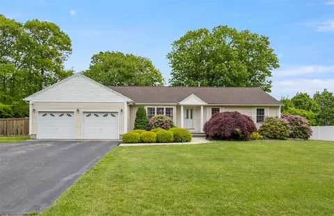 46 Bakewell Ct, Cranston, RI 02921