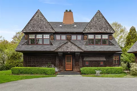 25 Walnut St, Jamestown, RI 02835