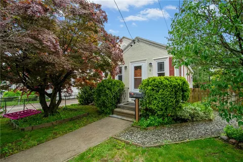 5 Irons Ave, Johnston, RI 02919