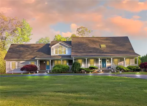 18 Lennon Rd, Lincoln, RI 02865