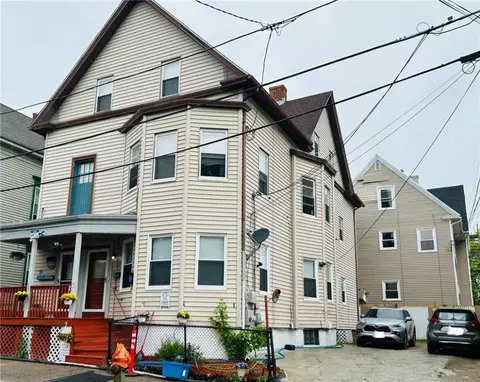 19 Emmett St, Providence, RI 02903