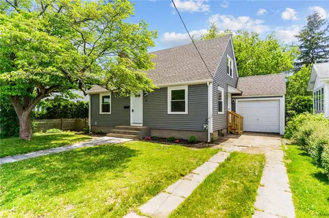 28 Ferrier Dr, Warwick, RI 02888