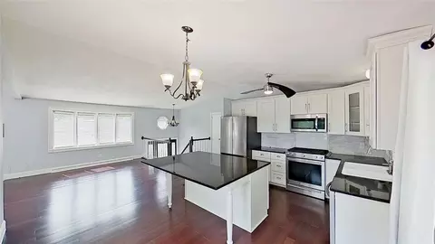 370 Ring Ave, Warwick, RI 02888 photo 4