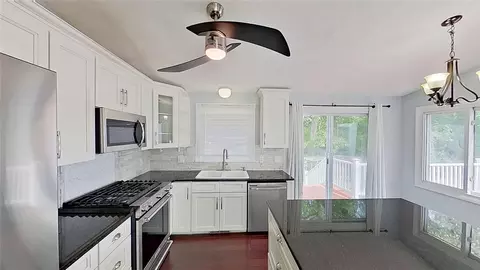 370 Ring Ave, Warwick, RI 02888 photo 5