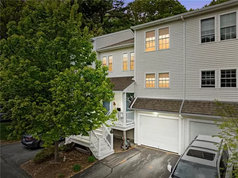 82 Red Brook Ln #82, West Warwick, RI 02893