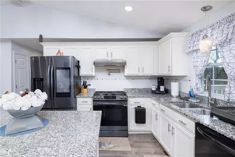 150 Hilton Rd, Warwick, RI 02889 photo 4