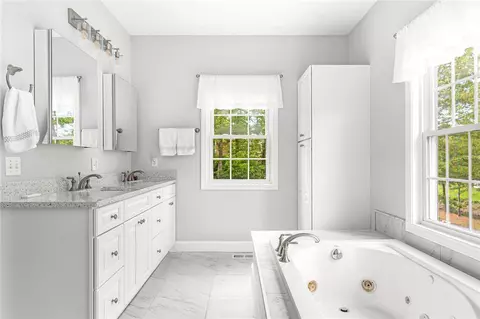 Bath - 3 Piezzo Dr, Westerly, RI 02891 photo 2 of 5