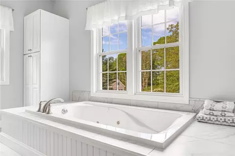 Bath - 3 Piezzo Dr, Westerly, RI 02891 photo 3 of 5