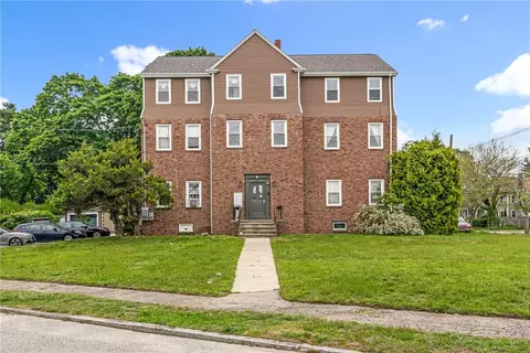 165 Wentworth Ave #2E, Cranston, RI 02905