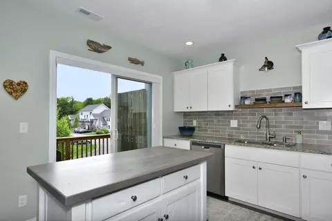 7 Jupiter Ln #B, Richmond, RI 02898
