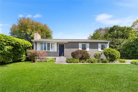 25 Old Pine Rd, Narragansett, RI 02882